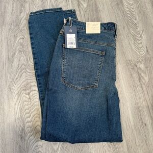 NWT Universal Threads High Rise Skinny Jeans
